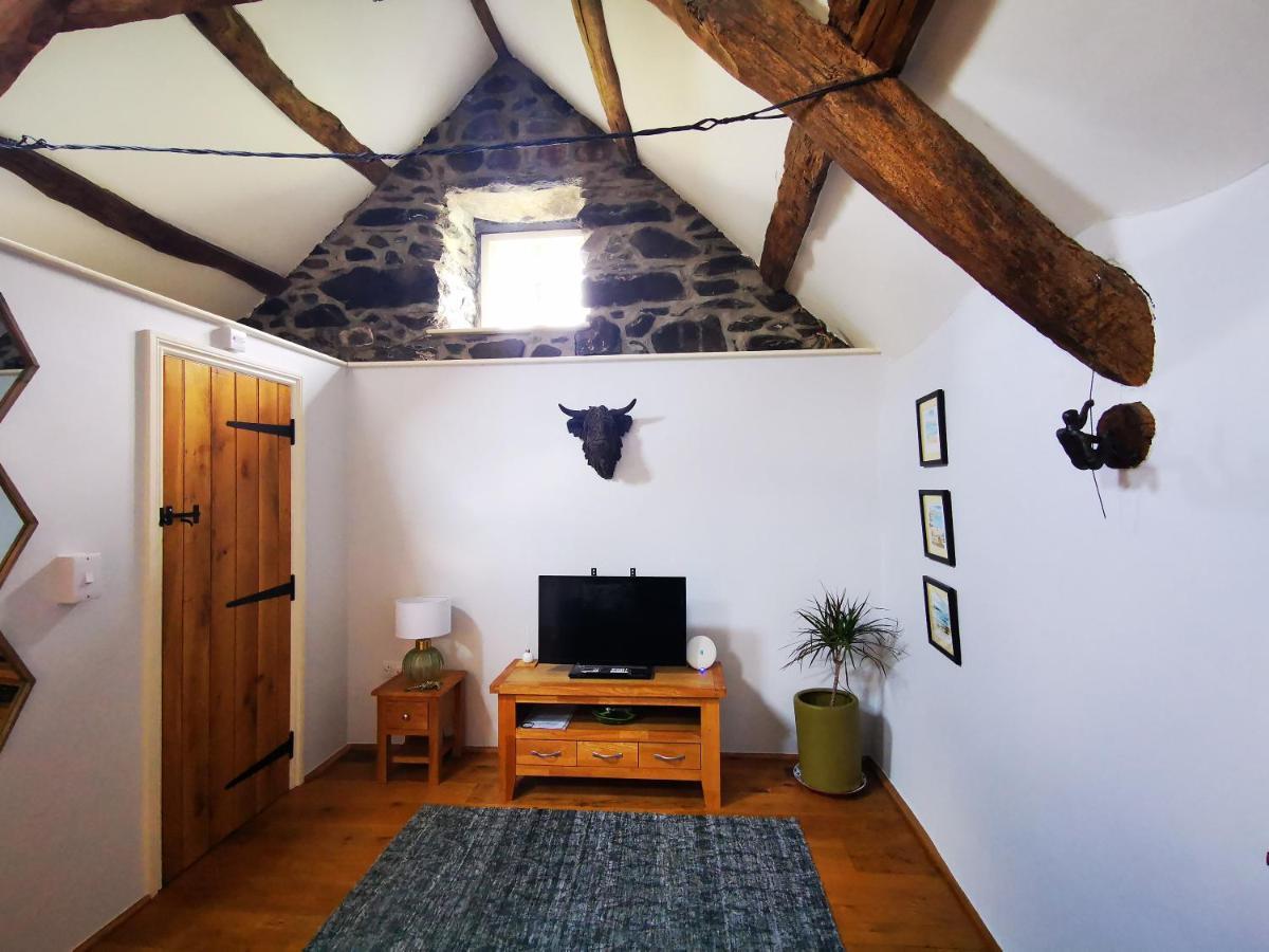Ty Gwennol Near Gilfach Goch Appartement Llanbedr  Buitenkant foto