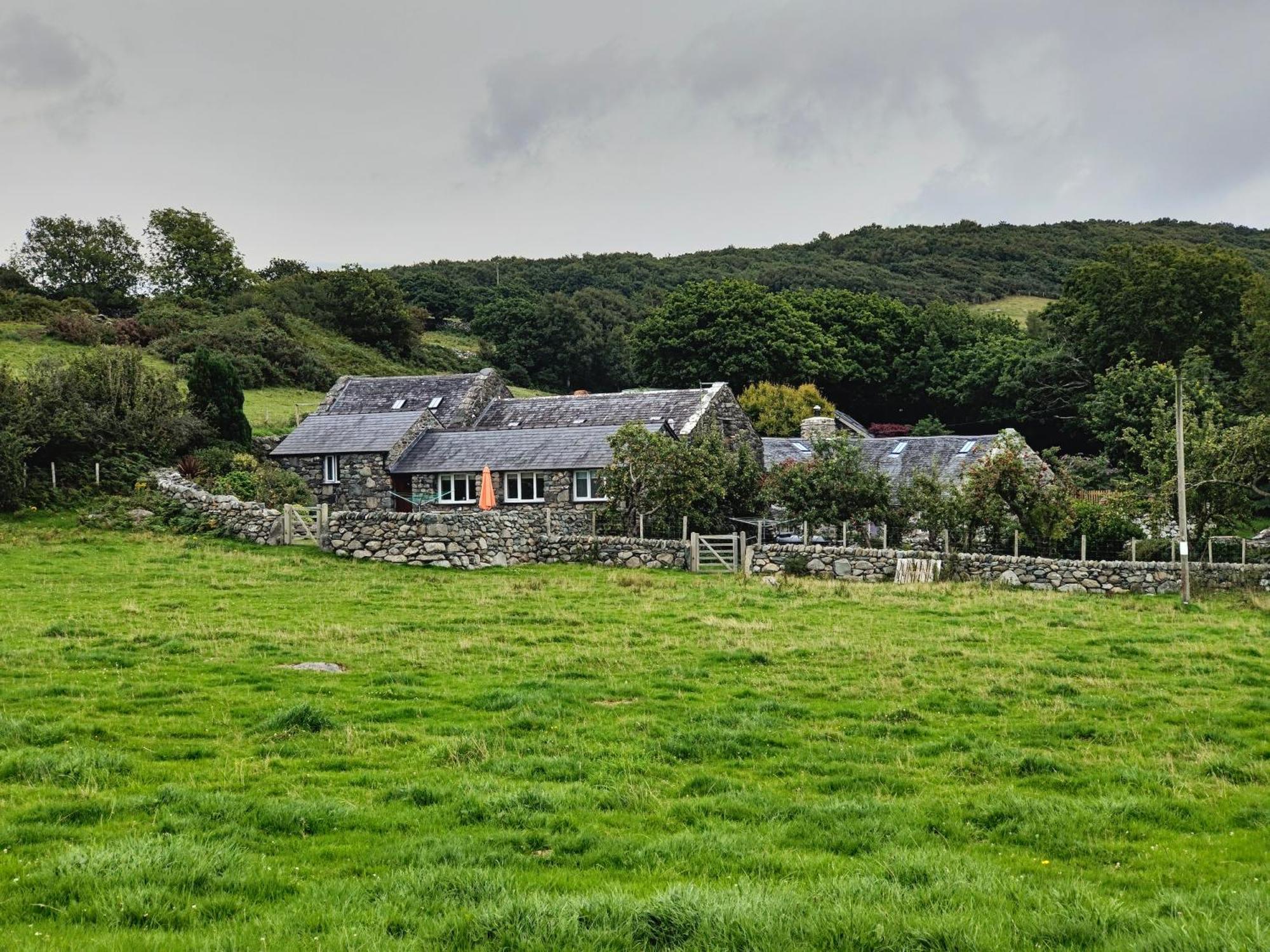 Ty Gwennol Near Gilfach Goch Appartement Llanbedr  Buitenkant foto